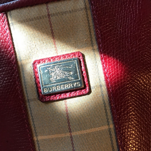 Rare Vintage Burberry’s Red Leather Stirrup Buckle Cross-Body Bag with COA - Picture 6 of 16